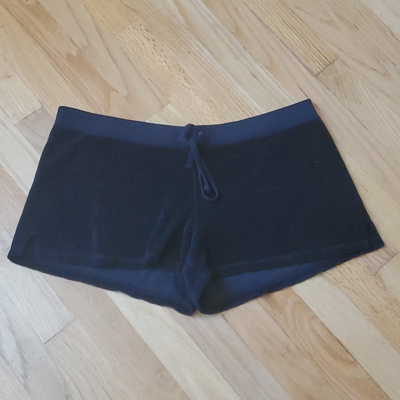 Juicy Couture Shorts - Picture 2 of 6
